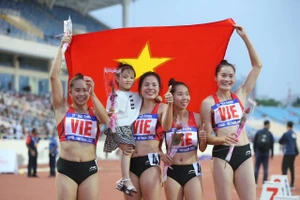 Đội tiếp sức nữ 4x400m đã vô địch SEA Games 31. Ảnh; DŨNG PHƯƠNG