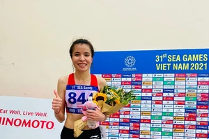 Đôi giầy tranh cãi khiến Lò Thị Thanh không được nhận kết quả thành tích SEA Games 31. Ảnh: MINH CHIẾN