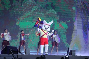 Linh vật thỏ trắng của SEA Games 32 đã chính thức được công bố tại Lễ bế mạc SEA Games 31. Ảnh: DŨNG PHƯƠNG