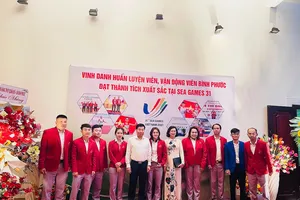 Các VĐV của thể thao Bình Phước đã được địa phương vinh danh, trao thưởng trước thành tích xuất sắc tại SEA Games 31. Ảnh: N.THANH