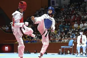 Kim Tuyền (giáp xanh) và đội taekwondo Việt Nam thi đấu nỗ lực nhưng không có kết quả cao tại giải vô địch châu Á 2022. Ảnh: D.P