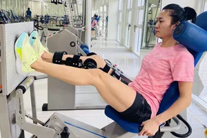 Lê Tú Chinh vẫn đang trong giai đoạn hồi phục thể lực sau phẫu thuật. Ảnh: L.T.CHINH