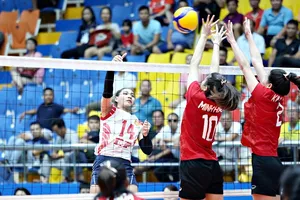 Đội nữ Kinh Bắc Bắc Ninh (áo trắng) đã có tấm vé trụ hạng giải năm nay. Ảnh: T.THẢO