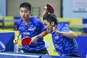 Đôi VĐV của Hà Nội 1 đã vô địch nội dung đôi nam mùa giải năm nay. Ảnh: DUY LINH