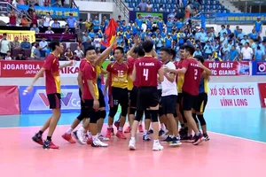 Cầu thủ Tràng An Ninh Bình vui mừng sau chiến thắng tại chung kết. Ảnh: ON