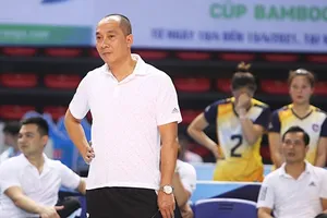 HLV Nguyễn Tuấn Kiệt sẽ có nhiều điều phải làm để hình thành lại lối chơi của đội tuyển nữ theo ý đồ chiến thuật của mình. Ảnh: DŨNG PHƯƠNG