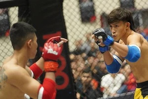 Nguyễn Trần Duy Nhất là võ sĩ tham dự giải MMA lần này và đã lọt vào tứ kết hạng cân. Ảnh: VMMAF