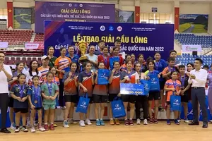 VĐV cầu lông trẻ đã được ban tổ chức trao giải tại giải năm nay. Ảnh: NB.TV