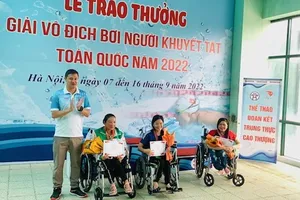 Các VĐV bơi thể thao người khuyết tật đã bước vào thi đấu các nội dung trong ngày 11-9 tại Hà Nội. Ảnh: NGỌC ANH