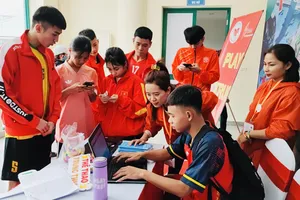 Các VĐV hào hứng tham gia tìm hiểu về thông tin doping tại Đại hội năm nay. Ảnh: MAI HOÀNG