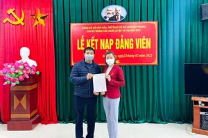 Tuyển thủ Nguyễn Thị Oanh đã được kết nạp Đảng vào tháng 2 năm 2022. Ảnh: MINH MINH