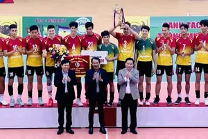 Đôi nam Ninh Bình đã bảo vệ thành công cúp vô địch giải Hoa Lư-Bình Điền 2023. Ảnh: MINH MINH