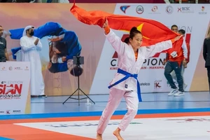 Võ sĩ Phùng Thị Huệ giành tấm HCV quý giá cho đội jujitsu Việt Nam. Ảnh: P.T.H