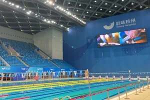 Hồ bơi chính tại ASIAD 19-2022 sẽ được vận hành vào ngày 1-5 cho giải bơi vô địch quốc gia Trung Quốc. Ảnh: HAGOC