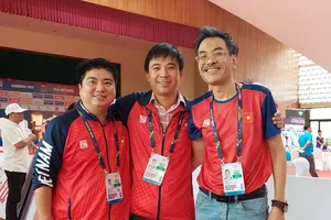 Các kỳ thủ thi đấu cờ tiêu chuẩn 60 phút nhóm 3 người của Việt Nam. Ảnh: DŨNG PHƯƠNG