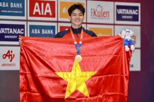 Hưng Nguyên đã giành HCV đầu tiên cho đội tuyển bơi Việt Nam. Ảnh: DŨNG PHƯƠNG