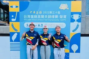 Khánh Hưng, Khuê Minh, Anh Minh đã có buổi làm quen với sân thi đấu trong ngày 29-5. Ảnh: VGA