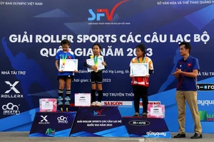 VĐV dự giải đã được trao thưởng thành tích sau thi đấu. Ảnh: RollerVN