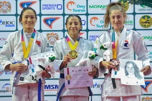 Phùng Thị Huệ (trái) đã có HCB ở giải vô địch thế giới 2023. Ảnh: WORLDJUJITSU