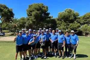 Anh Minh (ngoài cùng bên trái) đã có danh hiệu với đội golf châu Á-Thái Bình Dương. Ảnh: EGA