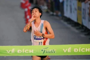 Tuyển thủ Nguyễn Trung Cường đã có ngôi vô địch ở giải marathon Nghệ An 2023. Ảnh: BTC