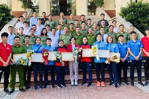 Lãnh đạo Bộ Công an gặp mặt giao nhiệm vụ cho các VĐV thể thao Công an Nhân dân tham dự ASIAD 19. Ảnh: MINH MINH