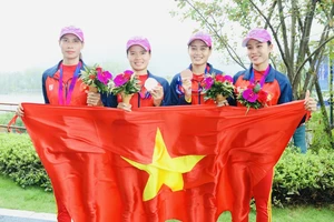 Tuyển thủ Phạm Thị Thải (ngoài cùng bên trái) đã có kì ASIAD lần thứ tư trong sự nghiệp thi đấu của bản thân. Ảnh: LƯỢNG LƯỢNG