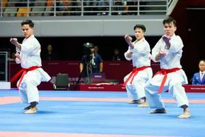 Đội kata nam của karate Việt Nam thua đáng tiếc trong trận tranh HCĐ. Ảnh: LƯỢNG LƯỢNG