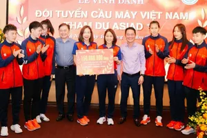Liên đoàn cầu mây Việt Nam đã tổ chức vinh danh trao thưởng cho đội tuyển thi đấu tại ASIAD 19. Ảnh: VSTAF