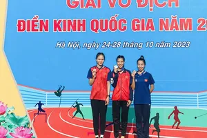 Các VĐV vô địch nội dung 800m nữ ở giải năm nay. Ảnh: MINH MINH