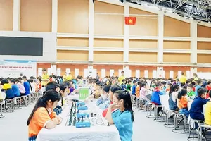 Các kì thủ theo nhiều nhóm tuổi sẽ có mặt tại Cung điền kinh trong nhà cuối tuần này thi đấu giải cờ đông đảo nhất Việt Nam. Ảnh: MINH MINH