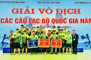 Đội cử tạ TPHCM vô địch giải đấu năm nay. Ảnh: MINH MINH