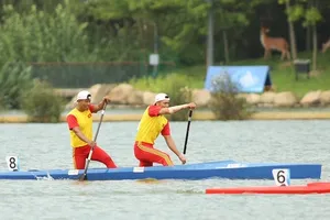 VĐV canoeing thi đấu cạnh tranh quyết liệt ở giải vô địch quốc gia sau khi trở về từ ASIAD 19. Ảnh: LƯỢNG LƯỢNG