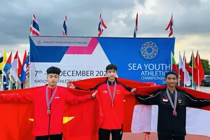 Điền kinh trẻ Việt Nam đang thi đấu nỗ lực tại Thái Lan. Ảnh: MINH MINH