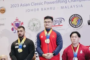 Lực sỹ Đặng Thế Hưng có tấm HCV ở giải vô địch châu Á 2023. Ảnh: MINH MINH