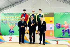 Lực sỹ Nguyễn Trần Anh Tuấn đã giành HCV tổng cử hạng 61kg tại giải cử tạ vô địch quốc gia 2023. Ảnh: MINH MINH