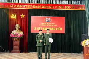 Tuyển thủ Đinh Văn Duy chính thức là Đảng viên Đảng Cộng sản Việt Nam. Ảnh: MINH MINH