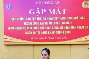 Xạ thủ Trịnh Thu Vinh đã giành suất Olympic Paris (Pháp) 2024 và đang được đầu tư, huấn luyện để có kết quả tốt nhất. Ảnh: MINH MINH