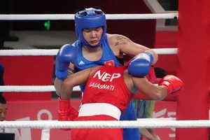 Lưu Diễm Quỳnh (xanh) là tuyển thủ từng giành HCĐ ASIAD 19 cho boxing Việt Nam và đang chuẩn bị chuyên môn hướng tới dự vòng loại Olympic.