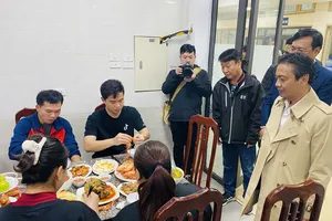 Các tuyển thủ cùng cho biết bữa ăn hợp khẩu vị với mình và ngon miệng. Ảnh: MINH MINH 