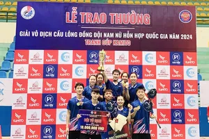 Các tay vợt của Bắc Giang đã lên ngôi vô địch giải năm nay. Ảnh: MINH MINH