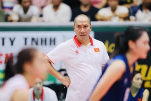 HLV Nguyễn Tuấn Kiệt và thành viên đội tuyển bóng chuyền nữ Việt Nam sẽ dự AVC Challenge Cup 2024 ngay sau khi kết thúc Cúp VTV9-Bình Điền. Ảnh: DŨNG PHƯƠNG