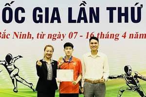 Trường Giang đã thi đấu tại Thượng Hải (Trung Quốc) nhưng không qua được vòng bảng. Ảnh: VNFENCING