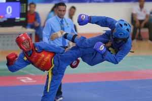 Các võ sỹ thi đấu thu hút sự cổ vũ của người hâm mộ và giới chuyên môn vovinam. Ảnh: DŨNG PHƯƠNG