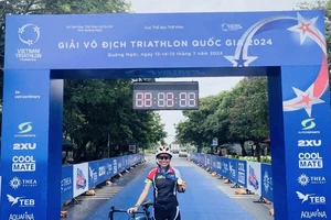 Phạm Thị Bình thi đấu nội dung phong trào tiếp sức duathlon ở giải vô địch quốc gia năm nay. Ảnh: BÌNH PHẠM