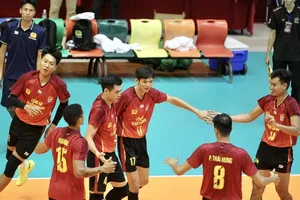 Đội nam Công an TPHCM giành suất dự bán kết giải đấu sau khi chơi thuyết phục tại vòng bảng. Ảnh: DŨNG PHƯƠNG