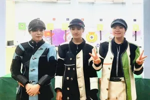 Các xạ thủ trẻ đạt thành tích cao tại nội dung 10m súng trường hơi nữ tại giải năm nay. Ảnh: NGUYỄN ANH TÚ