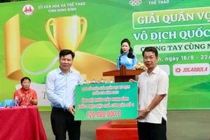 Giải đấu đã ủng hộ nhân dân gặp khó khăn do cơn bão số 3 gây ra. Ảnh: TENNISVN