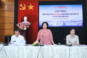 Ban tổ chức thông báo về giải chạy năm nay. Ảnh: TUYẾT MINH