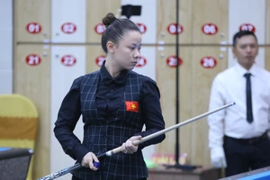 Yến Nhi đã làm việc với đại diện Liên đoàn billiards & snooker Việt Nam, Sở VH-TT Đà Nẵng trong ngày 15-10. Ảnh: DŨNG PHƯƠNG